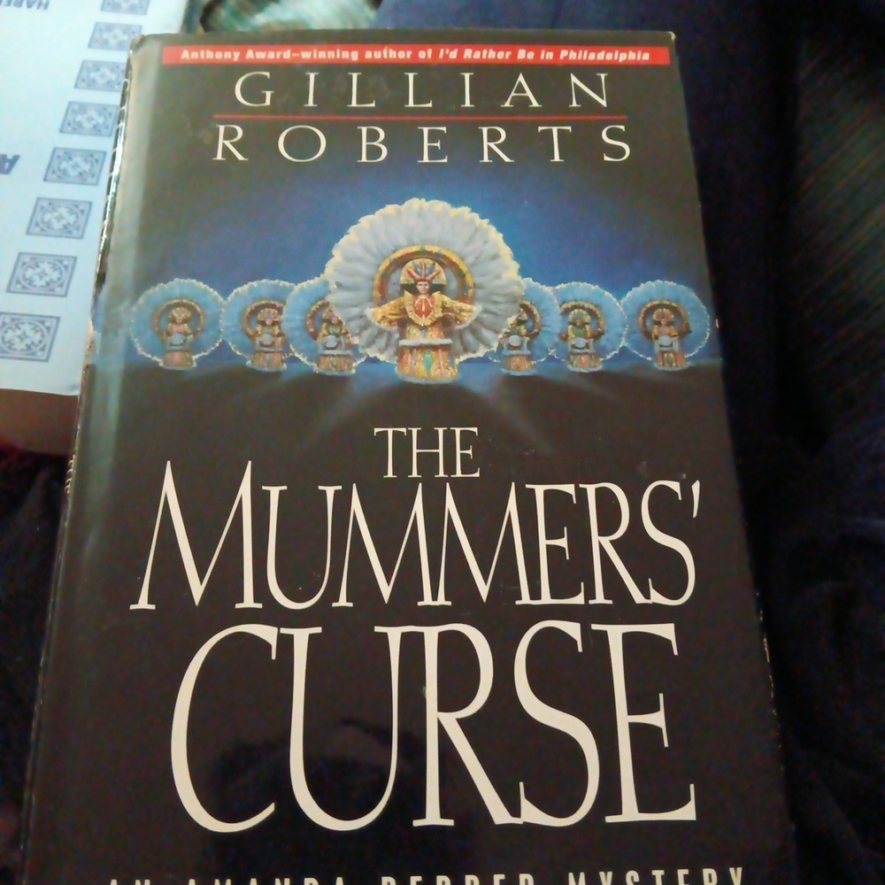 Gillian Roberts 'The Mummers' Curse' Book